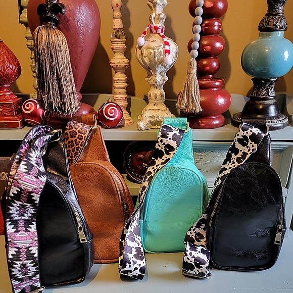 TURQUOISE GUITAR STRAP SLING BAG - Picture 9 of 10